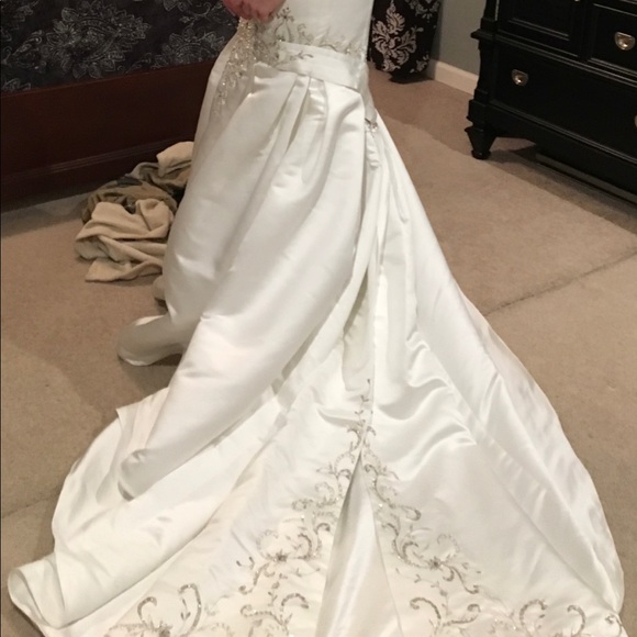 New with tags wedding gown size 12 - Picture 6 of 6